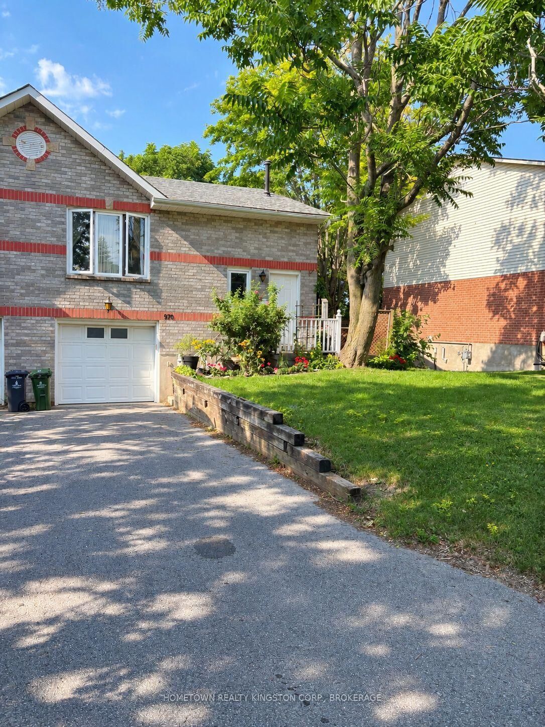 Property Photo:  970 Killarney Crescent  ON K7M 8C7 