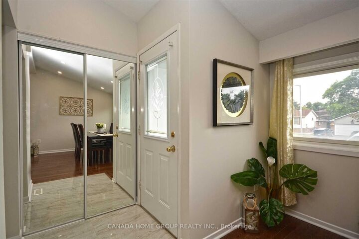 Property Photo:  2073 South Millway Avenue Upper Level  ON L5L 1R4 