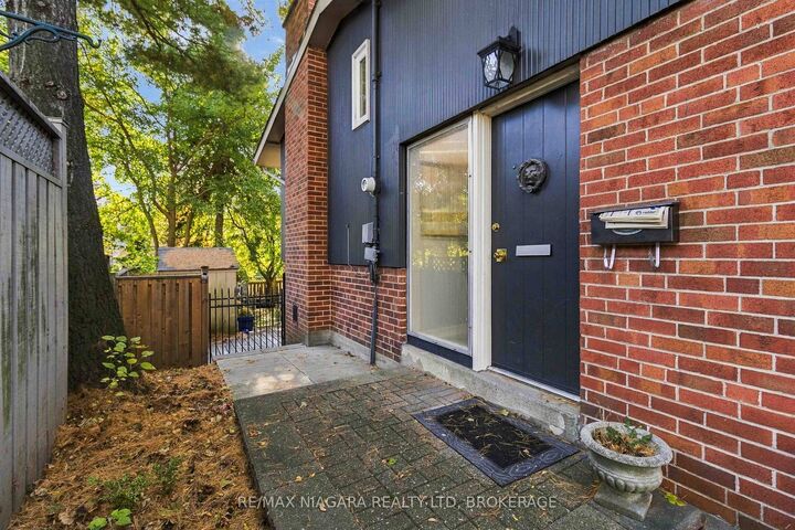 Property Photo:  1852 Truscott Drive Main  ON L5J 2A2 