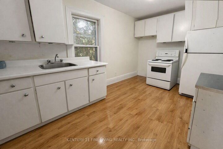 Property Photo:  146 Bradford Street 2  ON L4N 3B3 