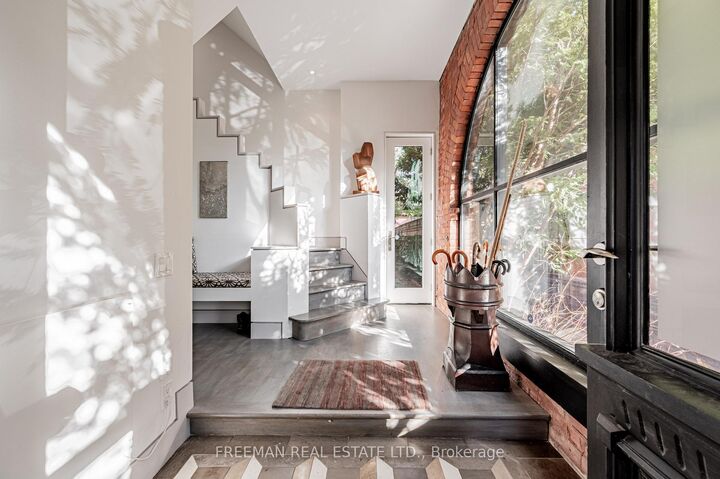Property Photo:  21 Howland Avenue Upper  ON M5R 3B2 