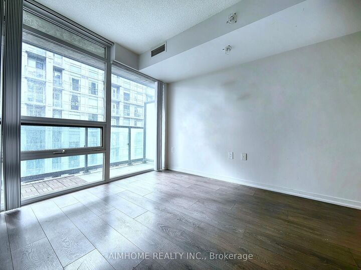 Property Photo:  36 Lisgar Street 1916  ON M6J 0C7 