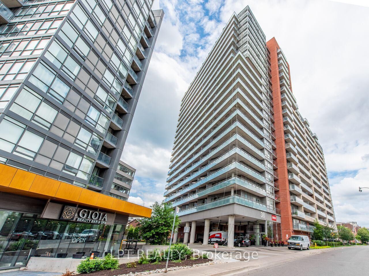 Property Photo:  38 Joe Shuster Way 420  ON M6K 0A5 