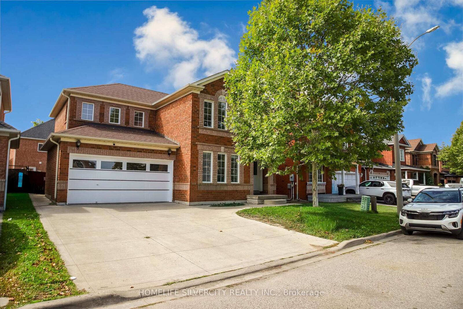 Property Photo:  22 Meadow Glade Road  ON L6R 1Z7 