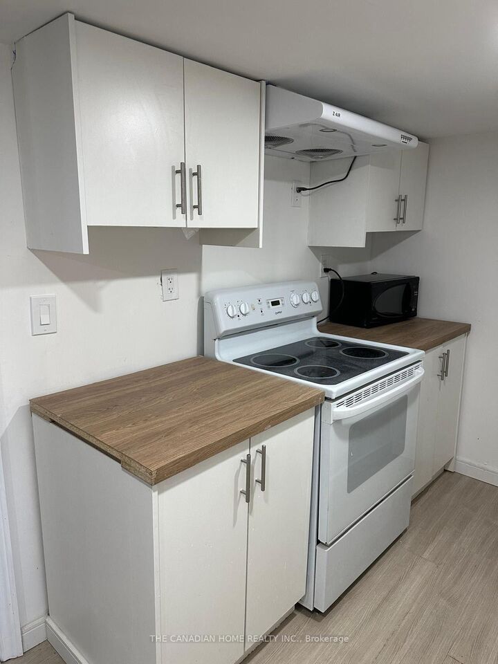 Property Photo: 537 Oakwood Avenue ON L1G 2R1