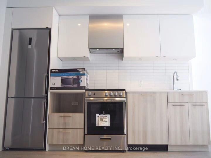 Property Photo: 251 Jarvis Street 1420 ON M5B 0C3