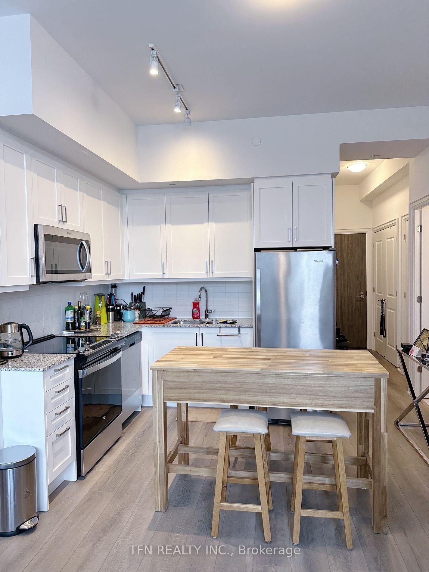 Property Photo:  20 Gatineau Drive 207  ON L4J 0L2 