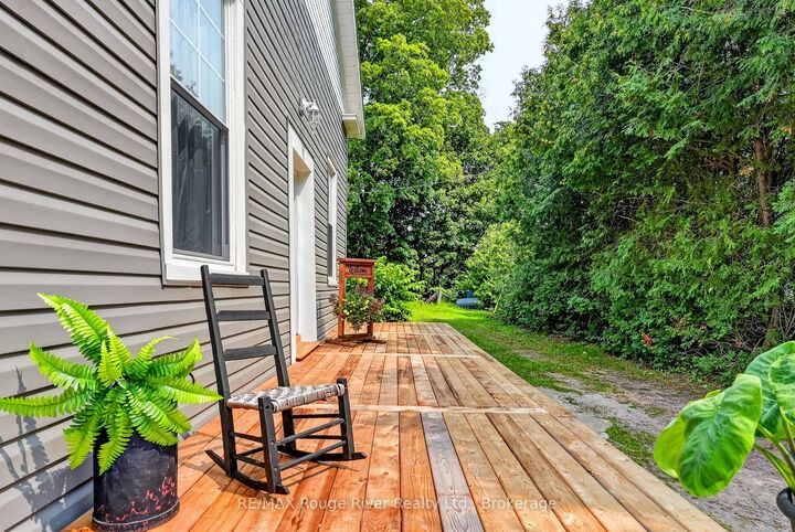 Property Photo:  