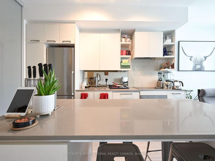 Property Photo:  1830 Bloor Street W 813  ON M6P 0A2 