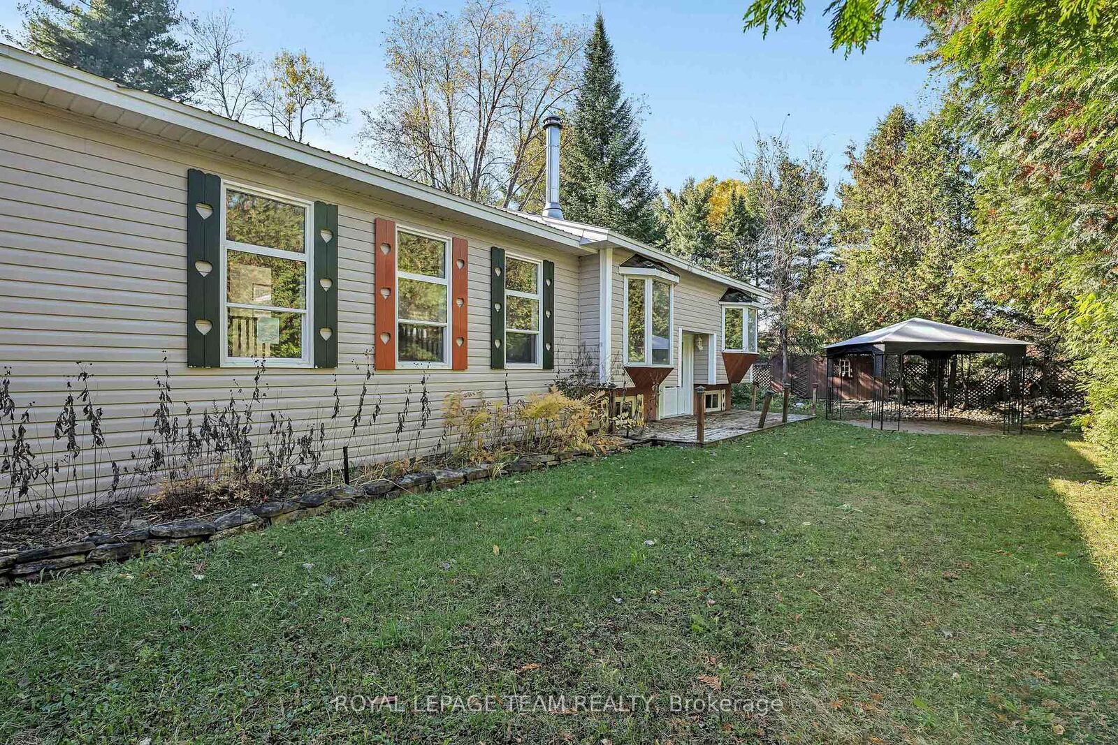 Property Photo:  641 Harper Road  ON K7H 3C9 