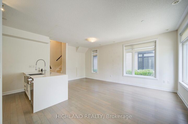 Property Photo: 4010 Parkside Village Drive 6 ON L5B 0K2