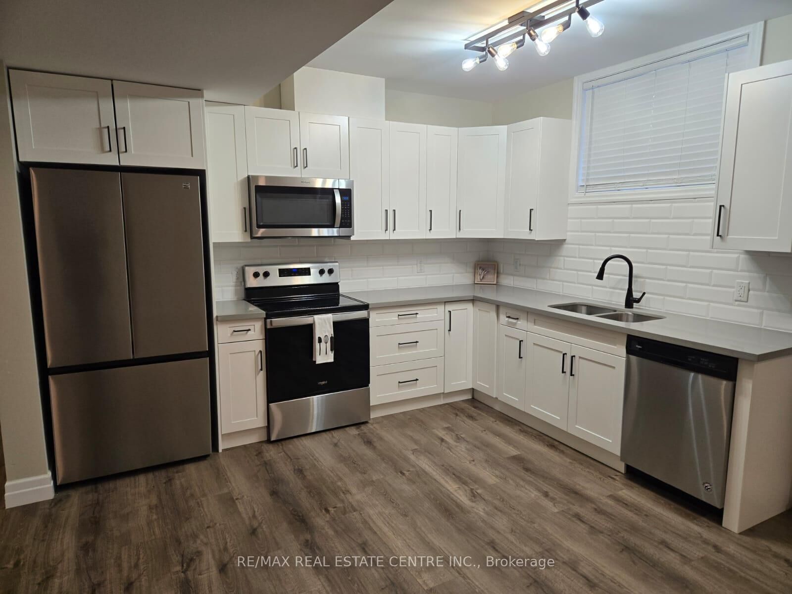Property Photo:  160 Beck Street Lower  ON N3H 2Y3 