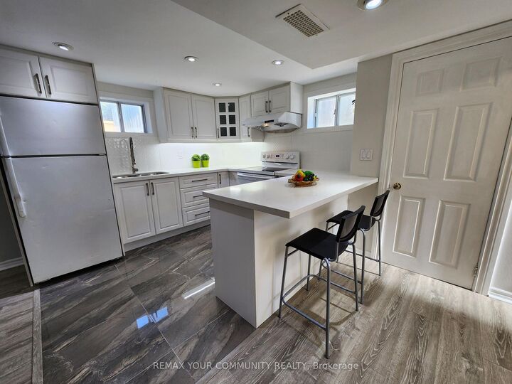 Property Photo:  387 Paliser Crescent N Lower Level  ON L4C 1R5 