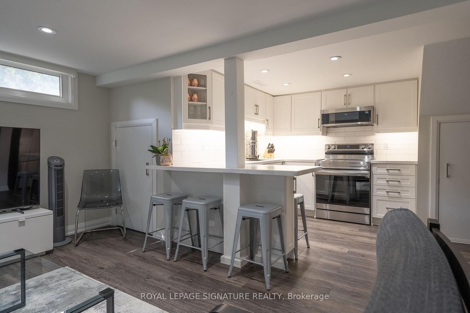Property Photo:  305 Blue Grass Boulevard Bsmt  ON L4C 3H3 