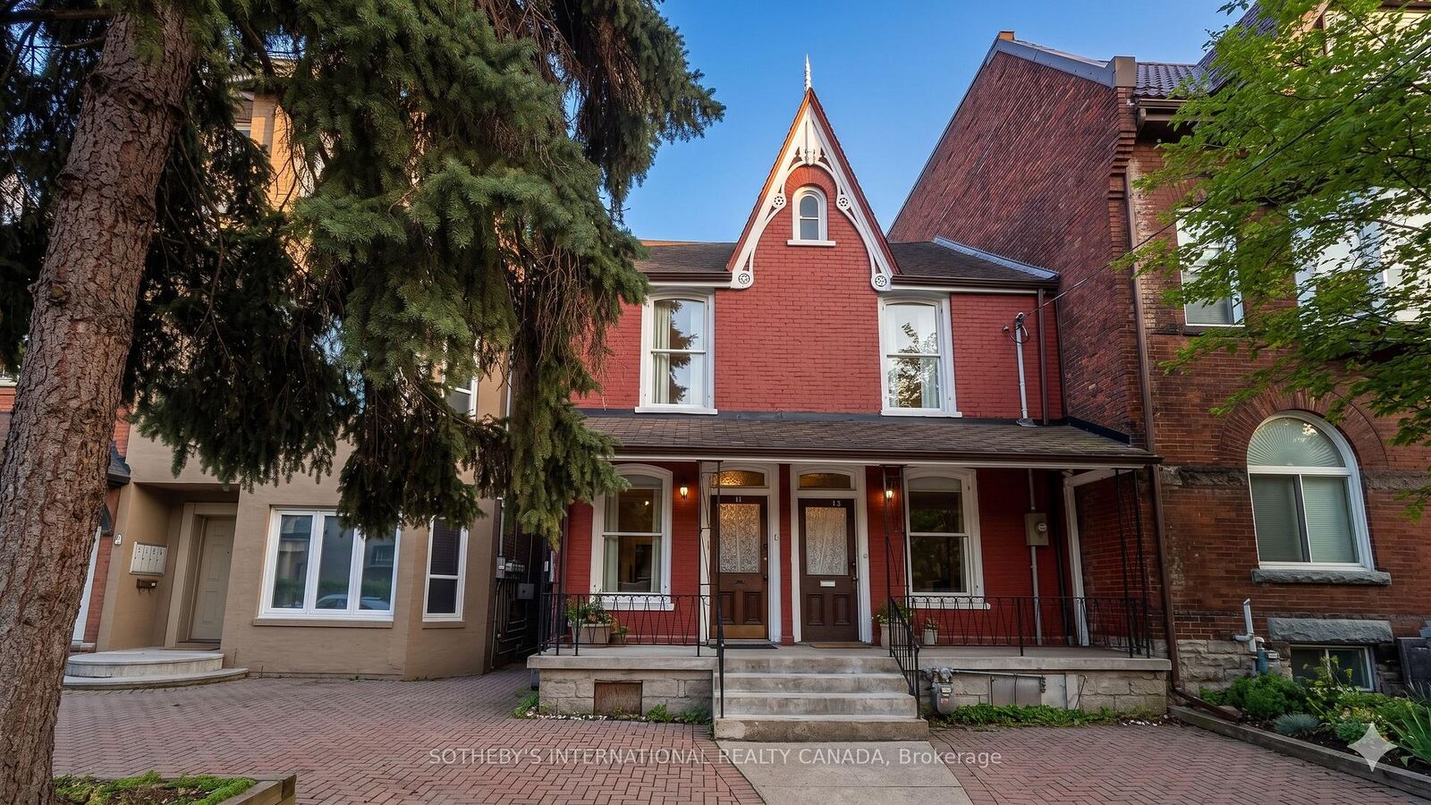 Property Photo:  11 D'Arcy Street  ON M5T 1J8 