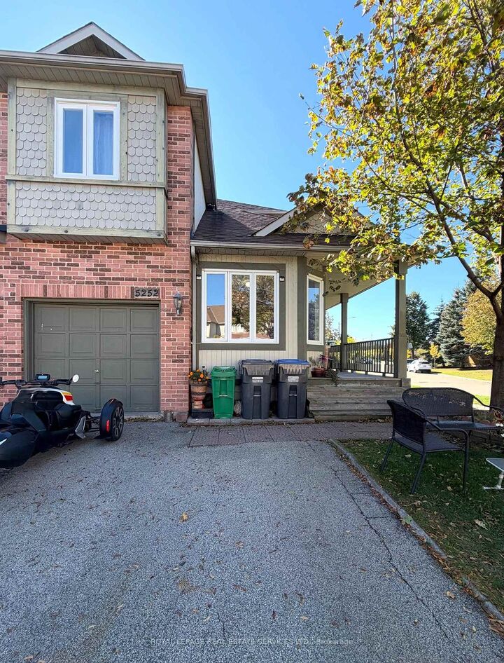 Property Photo:  5252 Bushelgrove Circle Lower  ON L5M 6C5 