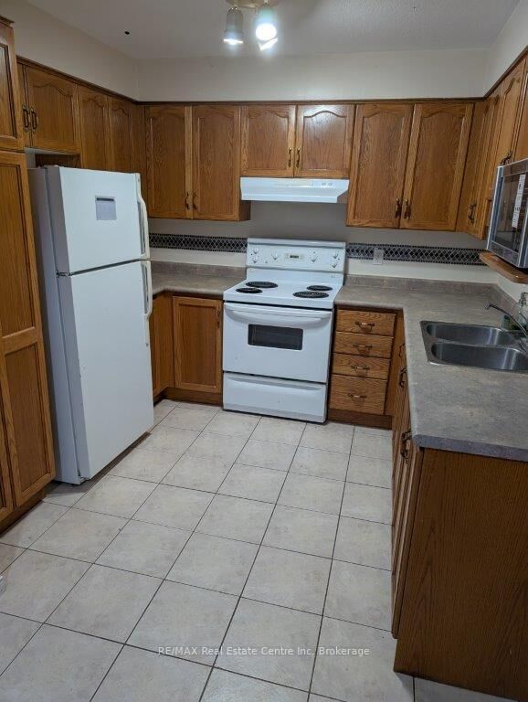 Property Photo:  75 Ryde Road B  ON N1K 1V5 