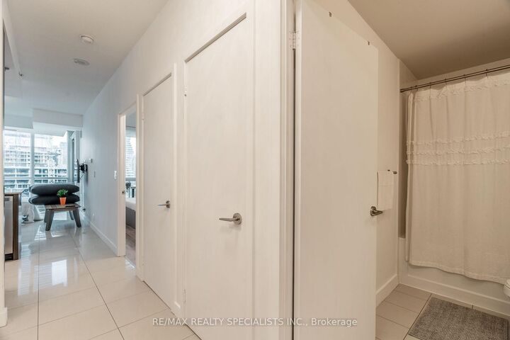 Property Photo: 3985 Grand Park Drive 617 ON L5B 0H8