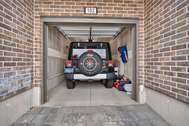 Property Photo:  2070 Meadowgate Boulevard 102  ON N6M 0H5 