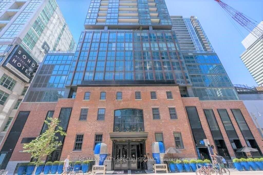 Property Photo:  88 Blue Jays Way 2001  ON M5V 0L7 