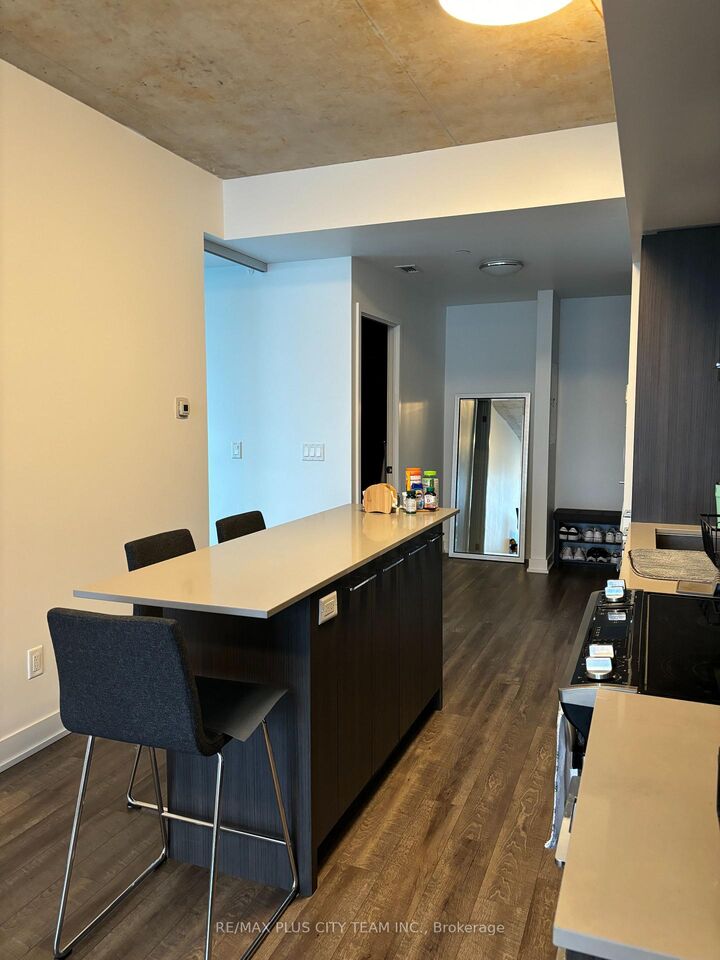 Property Photo:  15 Baseball Place 1110  ON M4M 0E7 