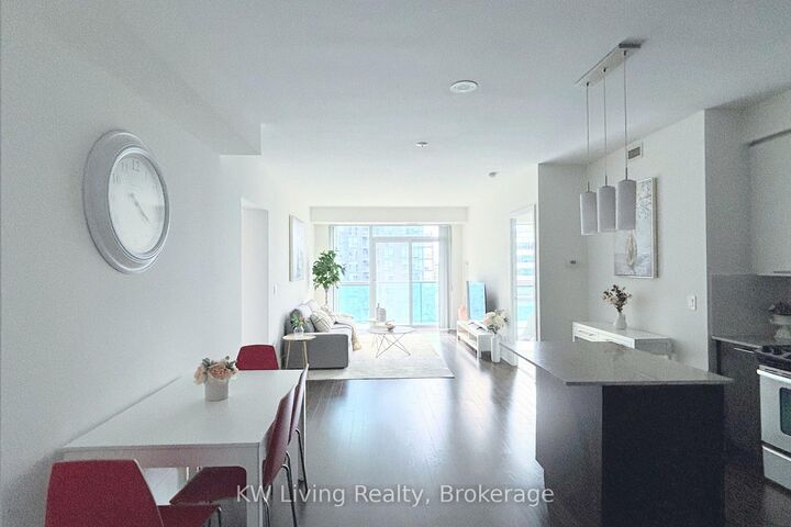 Property Photo:  70 Roehampton Avenue 1116  ON M4P 1R2 