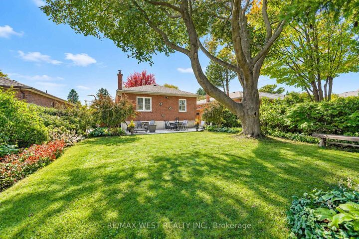 Property Photo:  18 Nashland Avenue  ON M9B 2V4 