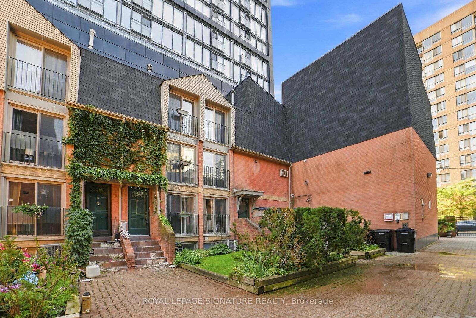 Property Photo:  325 Jarvis Street 18  ON M5B 2C2 