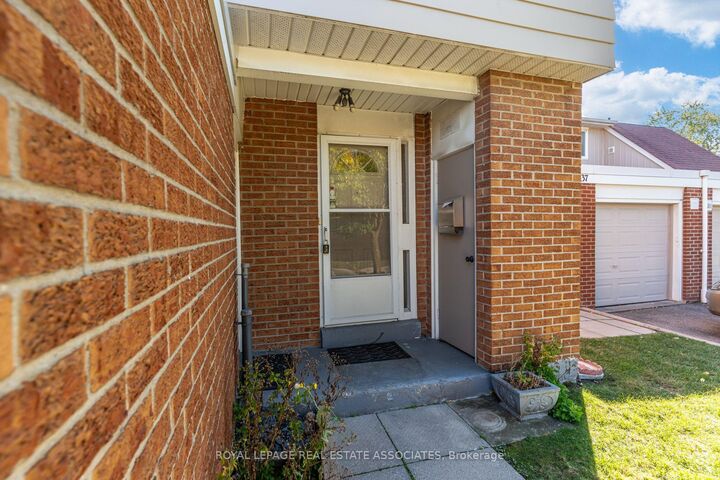 Property Photo: 215 Mississauga Valley Boulevard ON L5A 1Y7