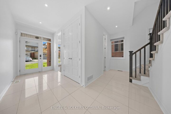 Property Photo:  34 Aveia Private  ON K4A 0X1 