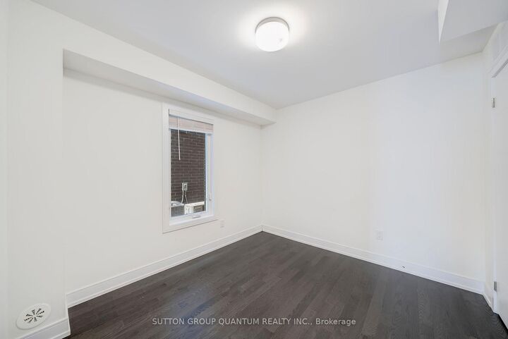 Property Photo:  1401 Clarriage Court  ON L9E 1L6 