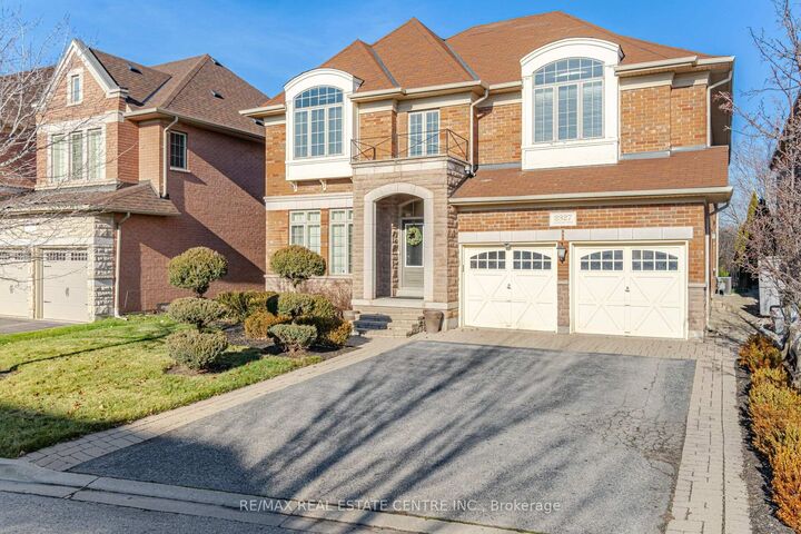 Property Photo:  2327 Lyndhurst Drive  ON L6H 7V5 