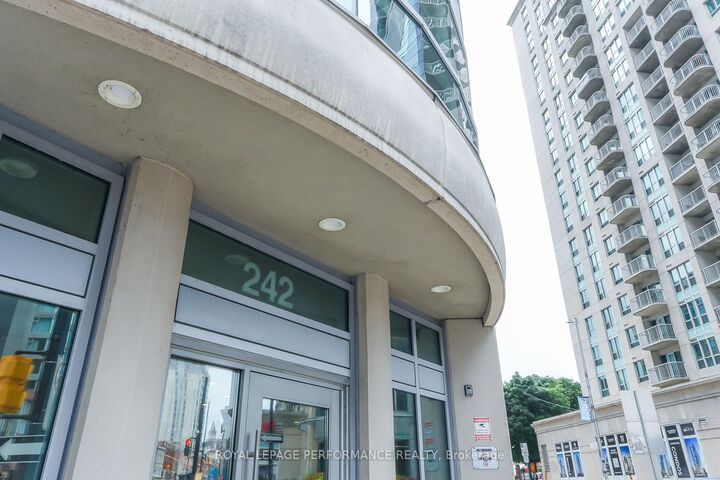 Property Photo:  242 Rideau Street 1808  ON K1N 0B7 