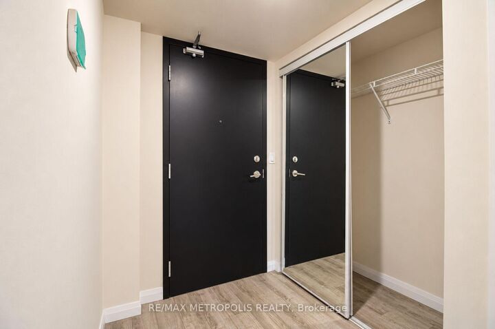 Property Photo:  2152 Lawrence Avenue E 1502  ON M1R 0B5 