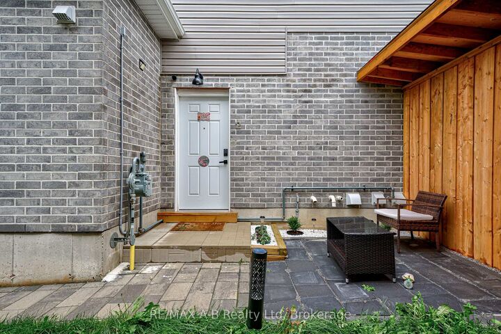 Property Photo:  258 Bradshaw Drive  ON N5A 0G5 
