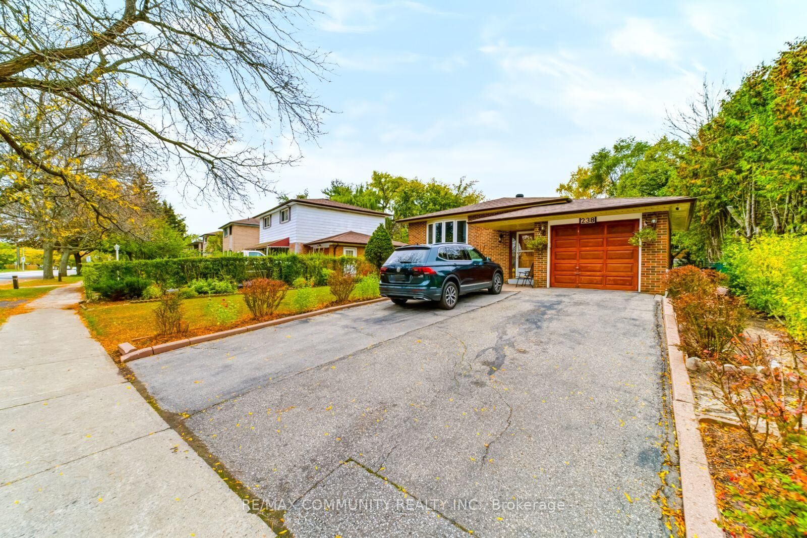 Property Photo: 238 Orton Park Road B2 ON M1G 3H4