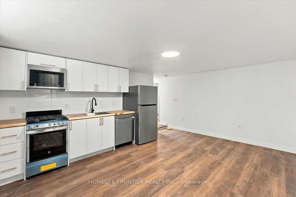 Property Photo:  99 Regent Road 5  ON M3K 1H2 