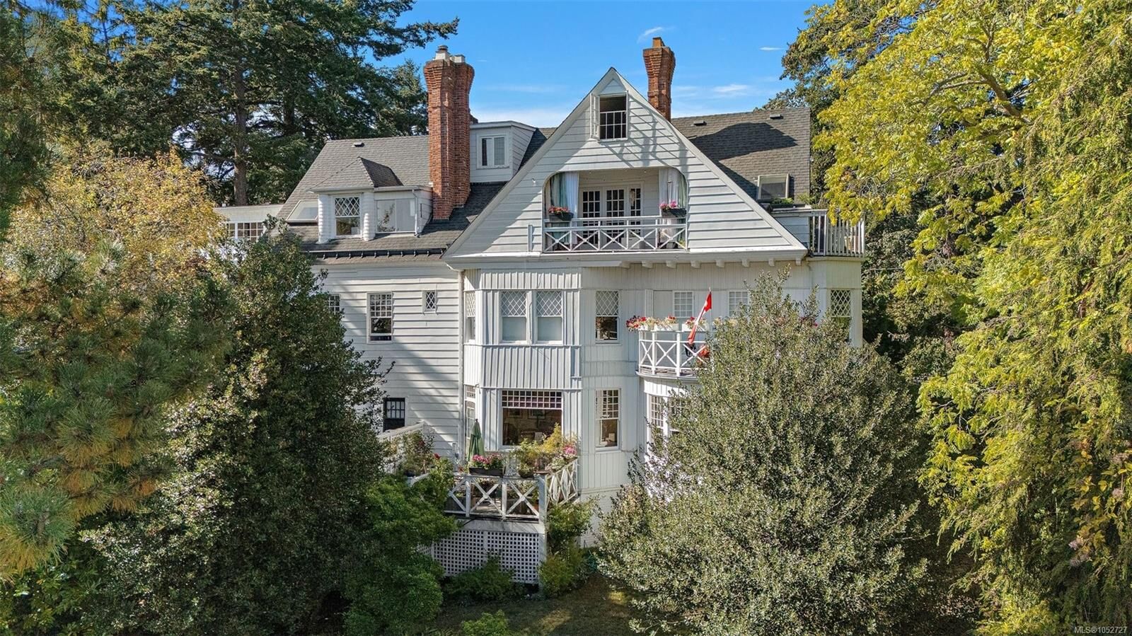 Property Photo:  1715 Rockland Ave #5  BC V8S 1W6 