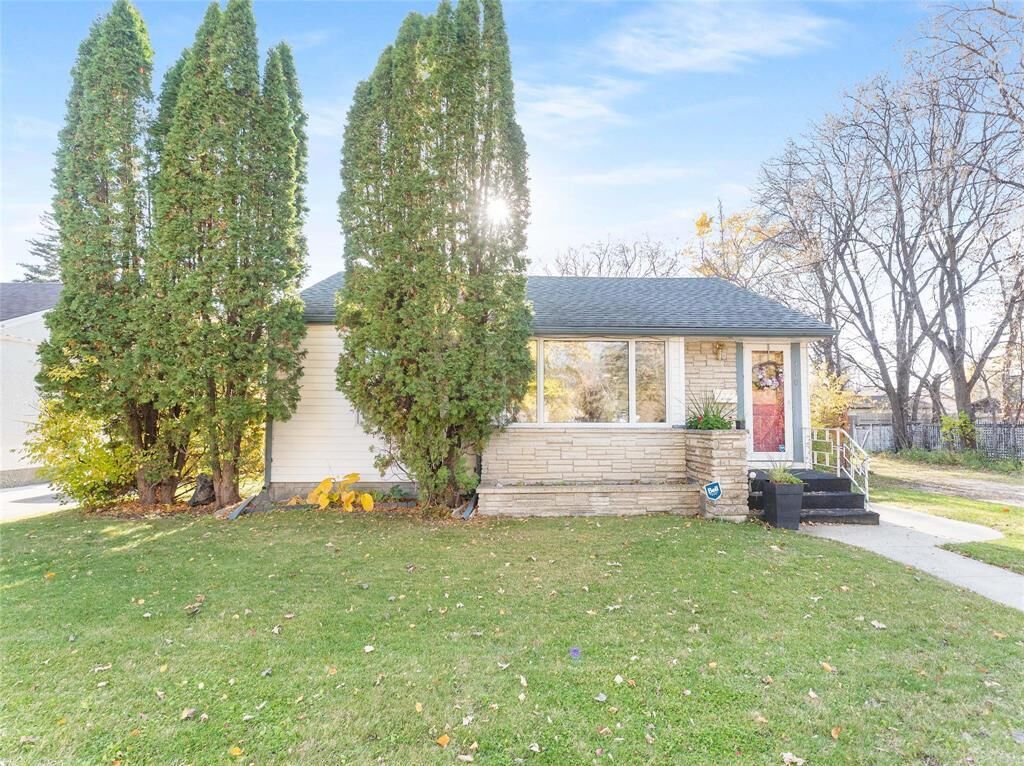 Property Photo:  110 Sutherland Avenue  MB R1A 0L8 