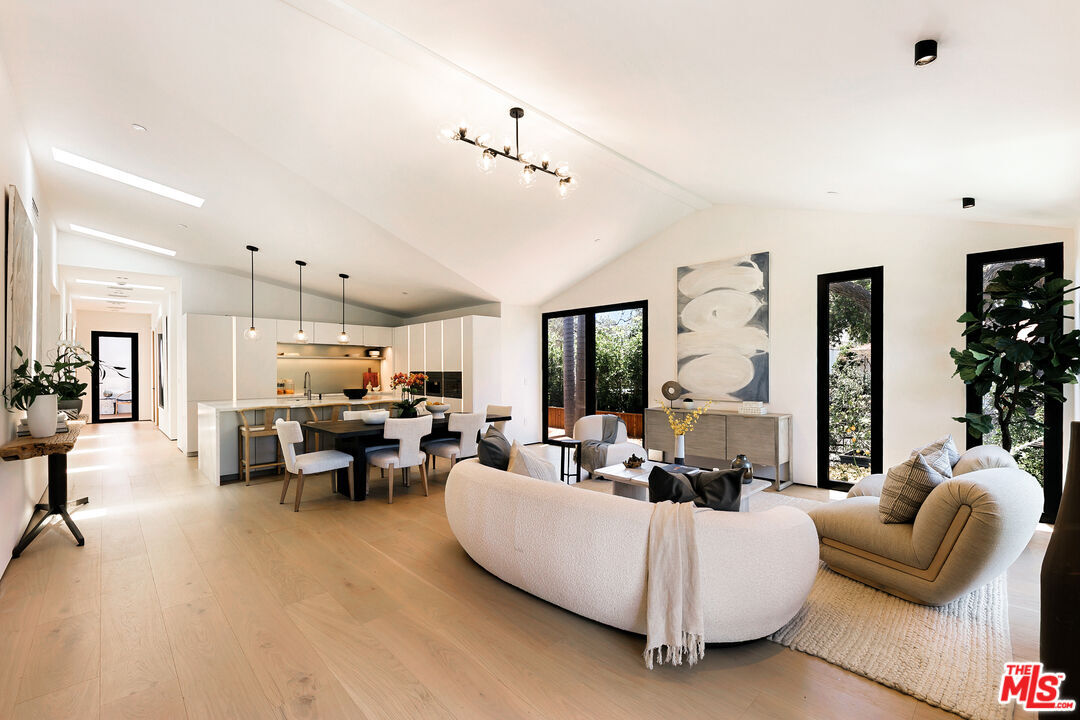 Property Photo: 2202 California Ave CA 90403