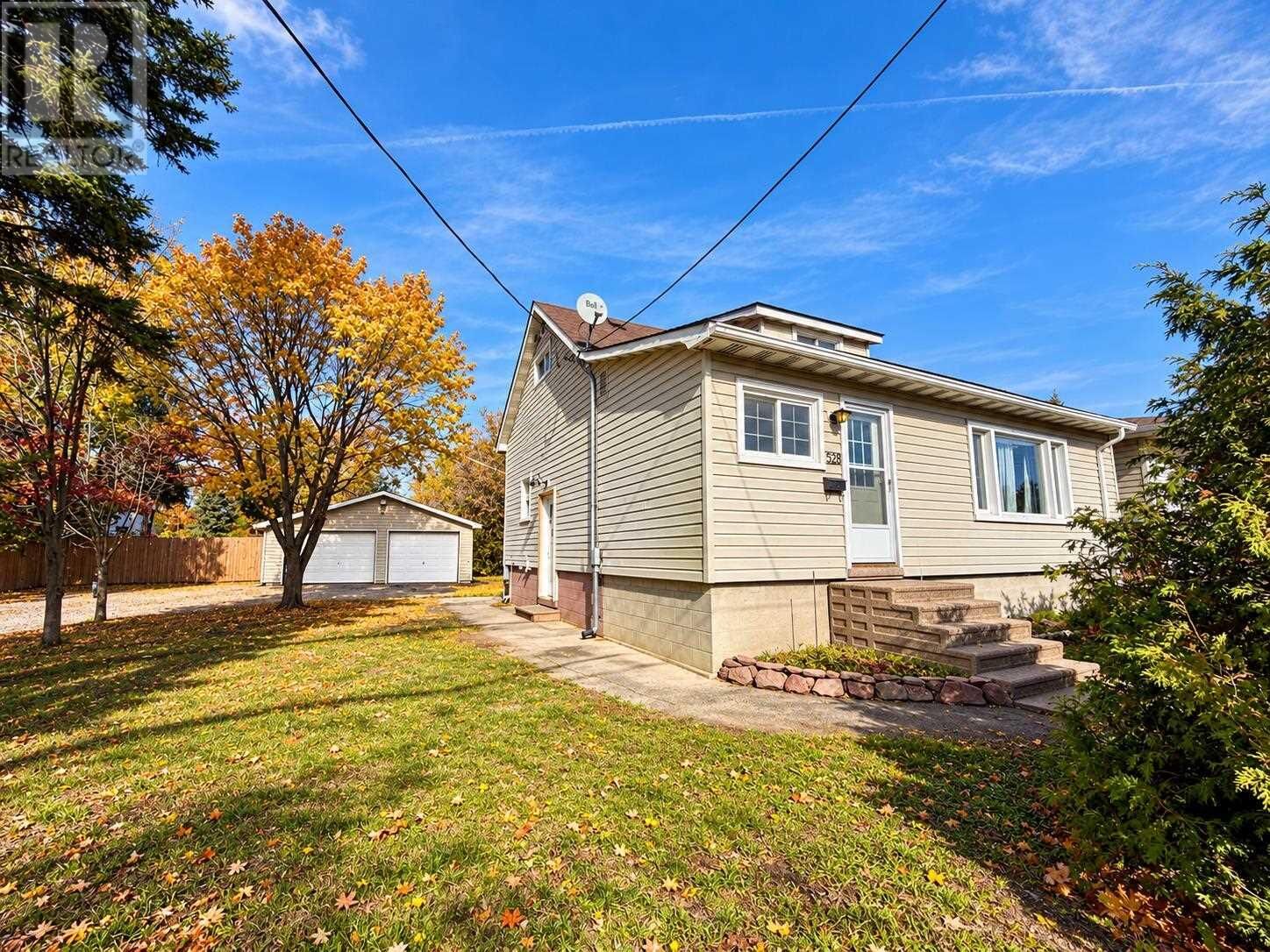 Property Photo:  328 McNabb St  ON P6B 2B4 