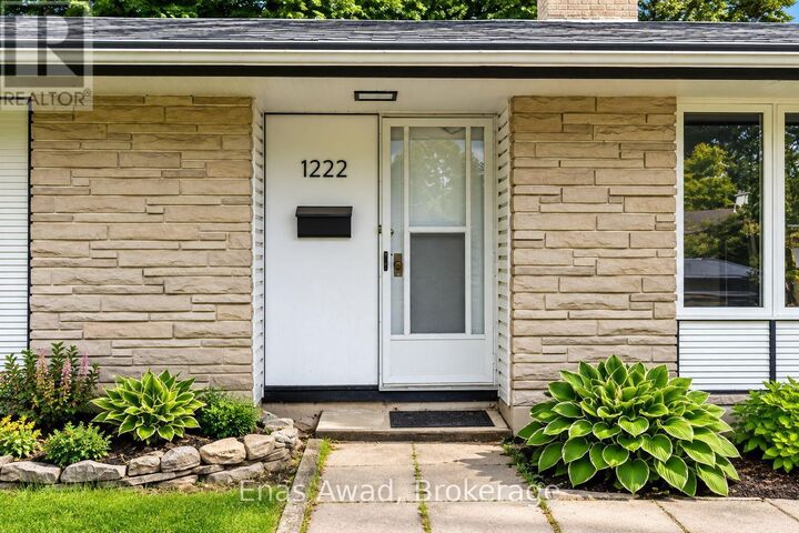 Property Photo:  1222 Stanton Road  ON K2C 3E2 