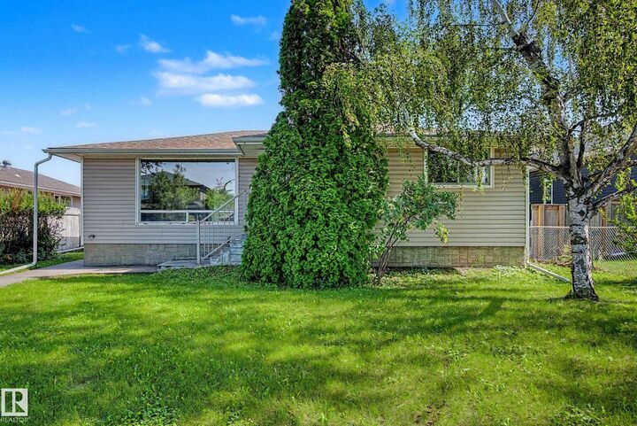 Property Photo:  9723 76 Street NW  AB T6C 2L1 