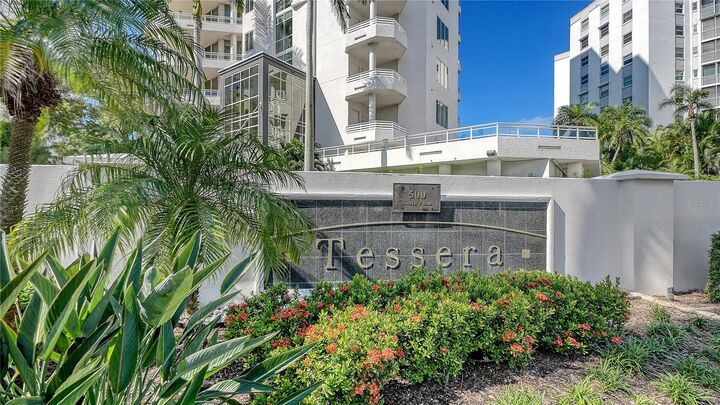 Property Photo:  500 S Palm Avenue 32  FL 34236 
