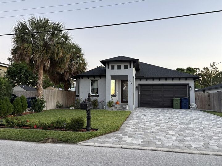 Property Photo: 2318 W Saint John Street FL 33607
