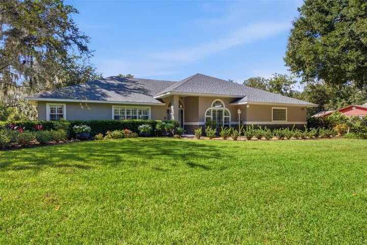 Property Photo:  6750 Tuscawilla Drive  FL 34748 