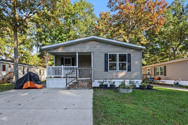Property Photo:  13640 Oaktree Court  MI 49417 