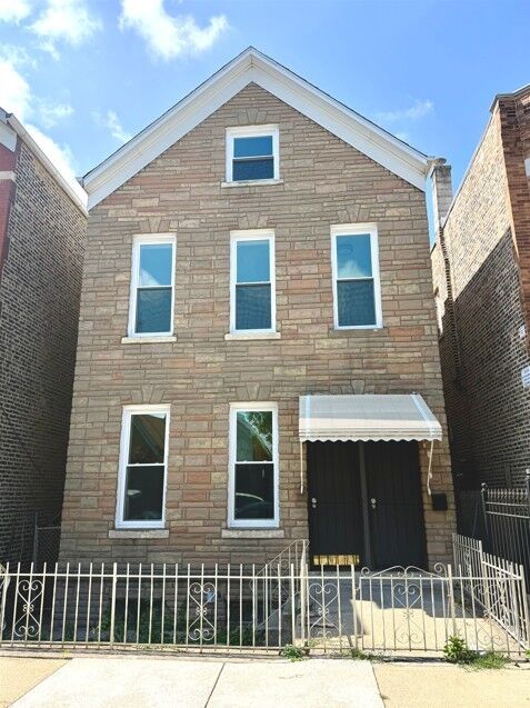 Property Photo:  3710 S Wood Street 2  IL 60609 