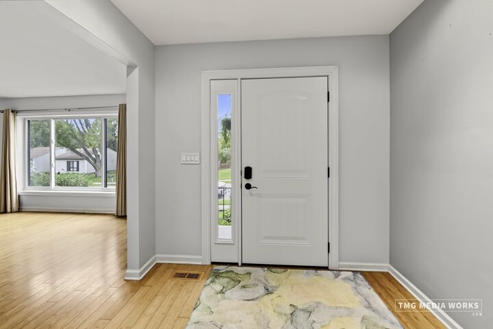 Property Photo:  466 Laura Court  IL 60563 