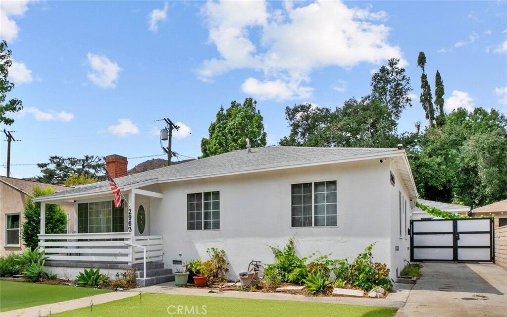 Property Photo:  2963 Canada Boulevard  CA 91208 
